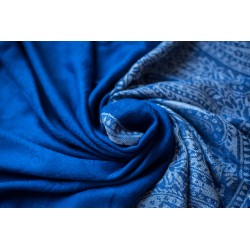 Blue scarf with white fringues