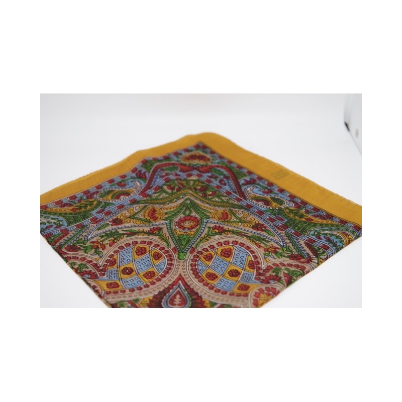 Carré de soie jaune paisley bleu et rouge