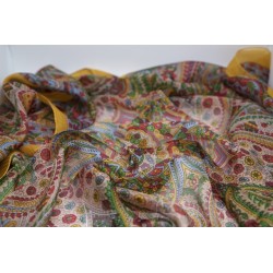 Carré de soie jaune paisley bleu et rouge
