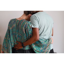 Chemisier vert à motif cache coeur