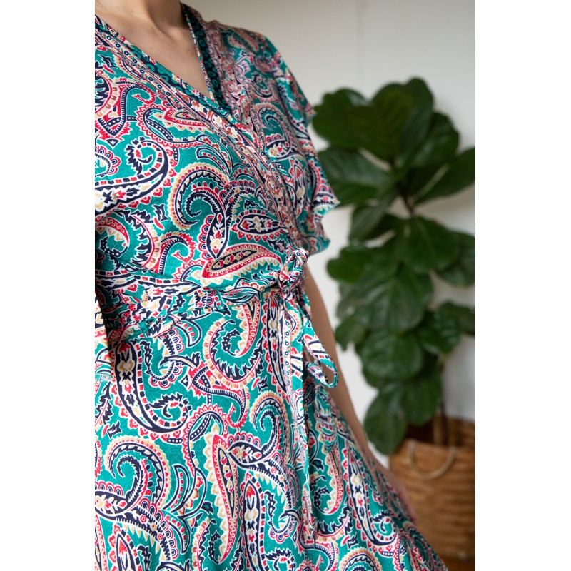 Robe portefeuille verte avec manches évasées