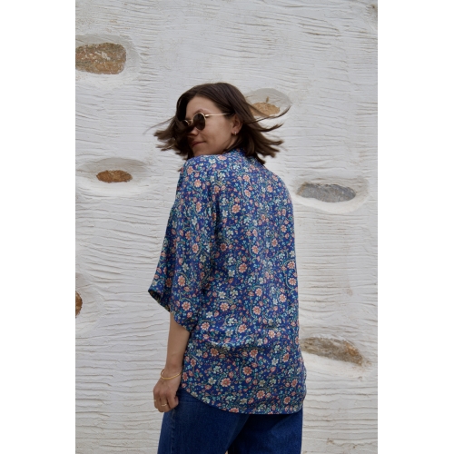 Kimono court bleu à fleurs