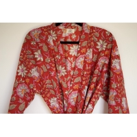 Kimono en coton rouge fleuris