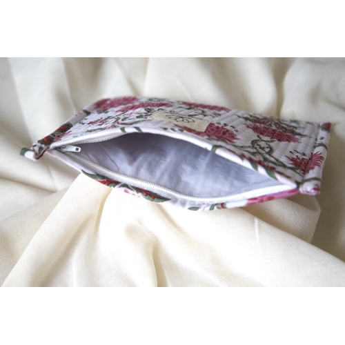 Pochette en coton matelassé fleurs roses