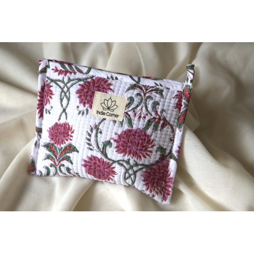 Pochette en coton matelassé fleurs roses