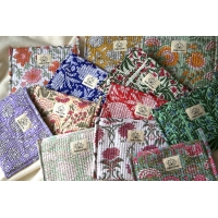 Pochette en coton matelassé bleu rose vert fleuris