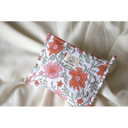 Pochette en coton matelassé fleuris orange et rose