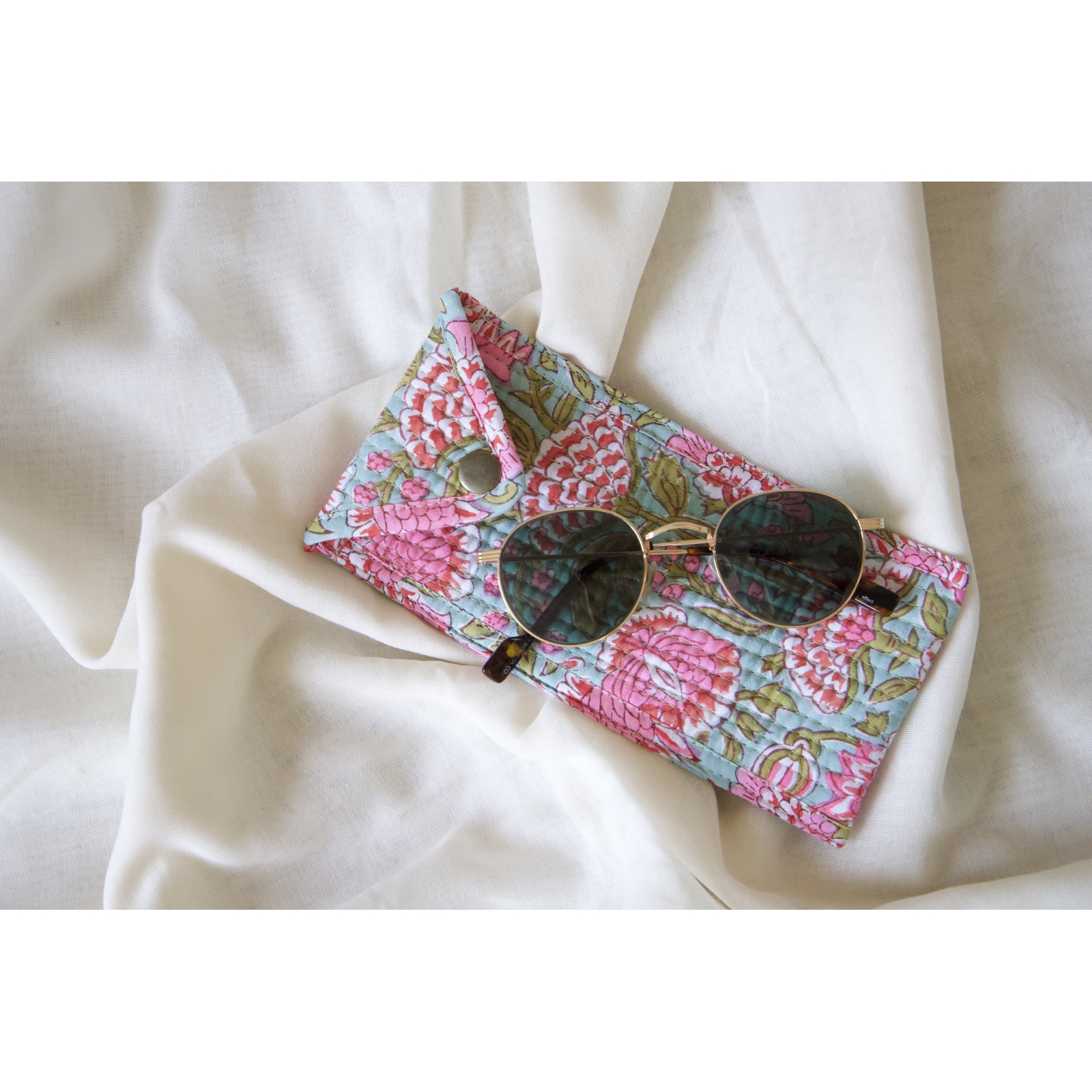 Etui à lunette en coton matelassé bleu rose vert