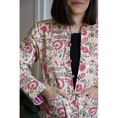 Veste matelassé beige fleurs rose