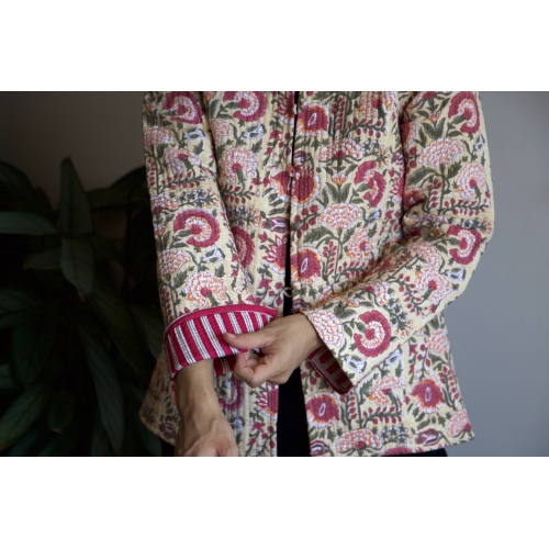 Veste matelassé beige fleurs rose