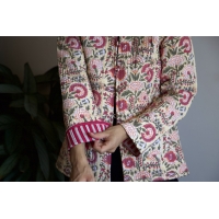 Veste matelassé beige fleurs rose
