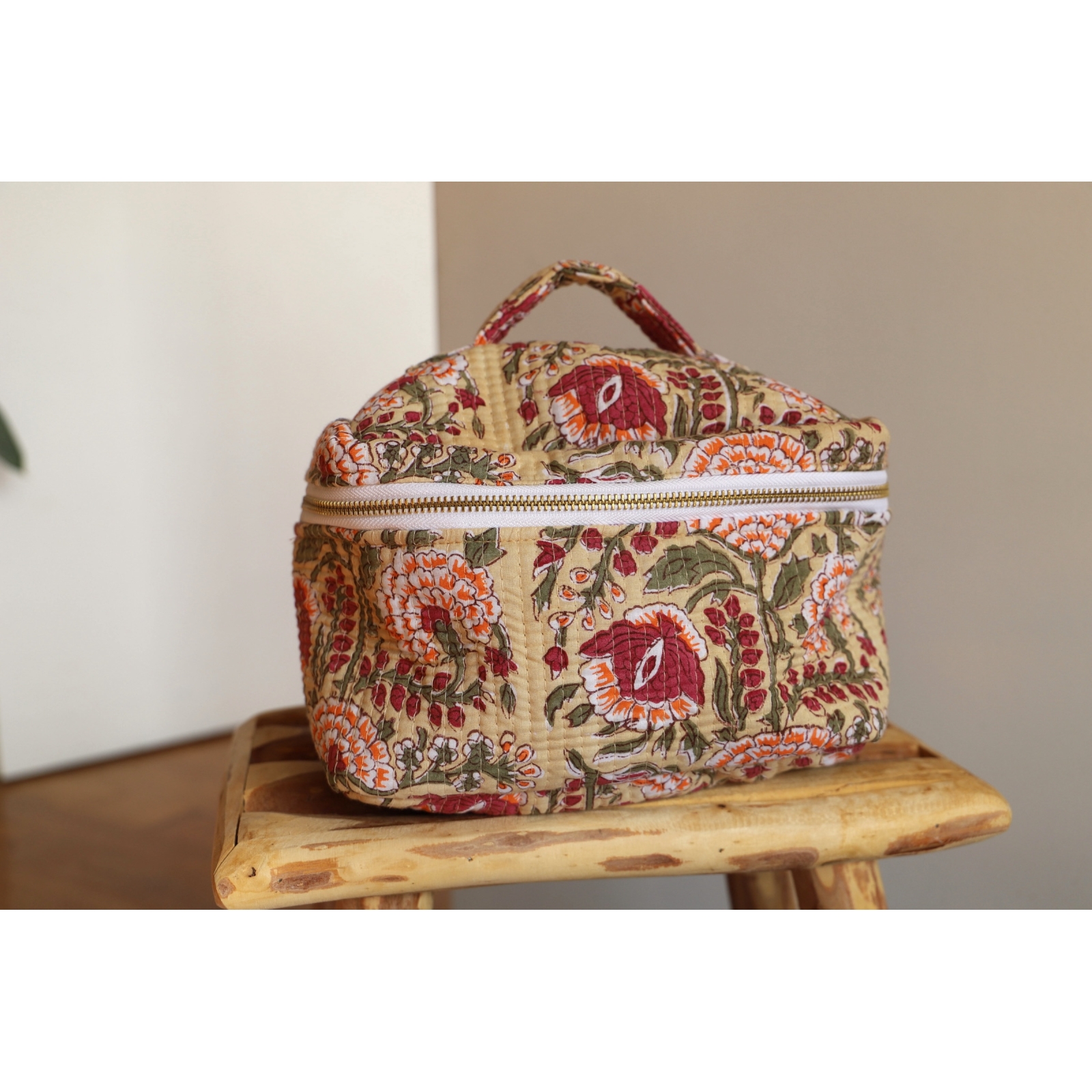 Trousse de toilette type vanity beige