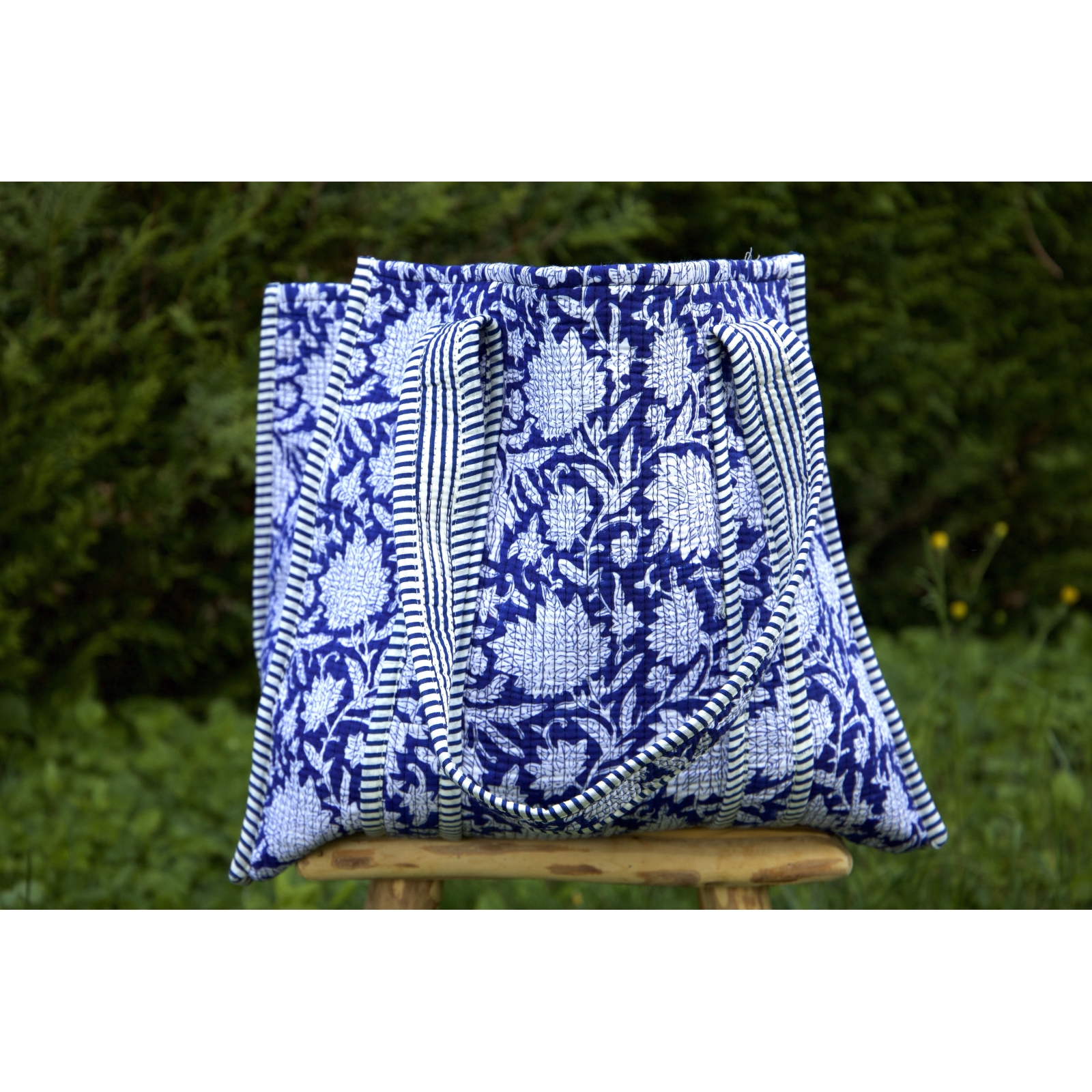 Sac cabas en coton matelassé fleurs bleus