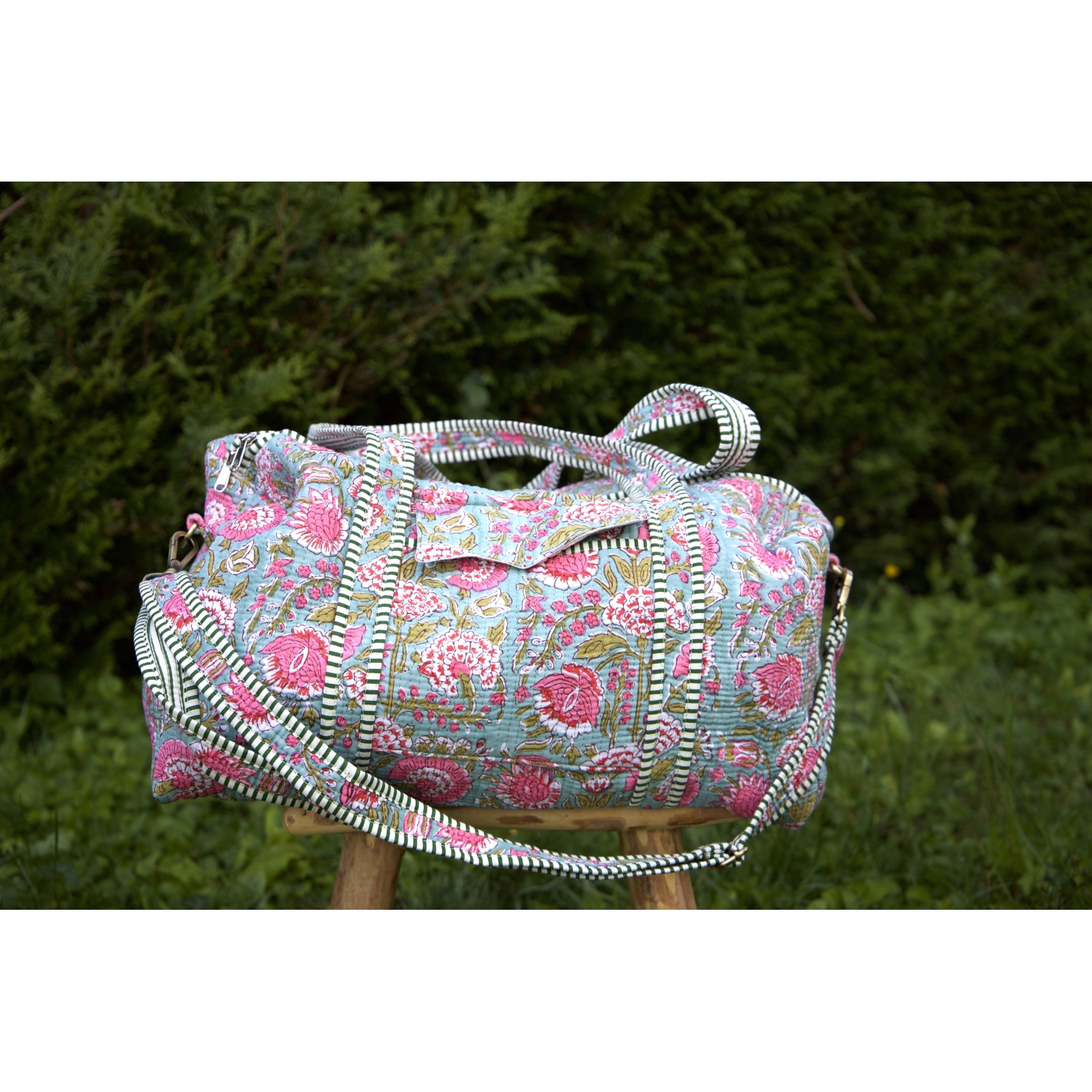 Sac de voyage matelassé bleu rose vert