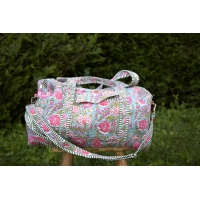 Sac de voyage matelassé bleu rose vert