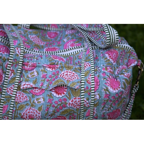 Sac de voyage matelassé bleu rose vert