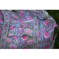 Sac de voyage matelassé bleu rose vert