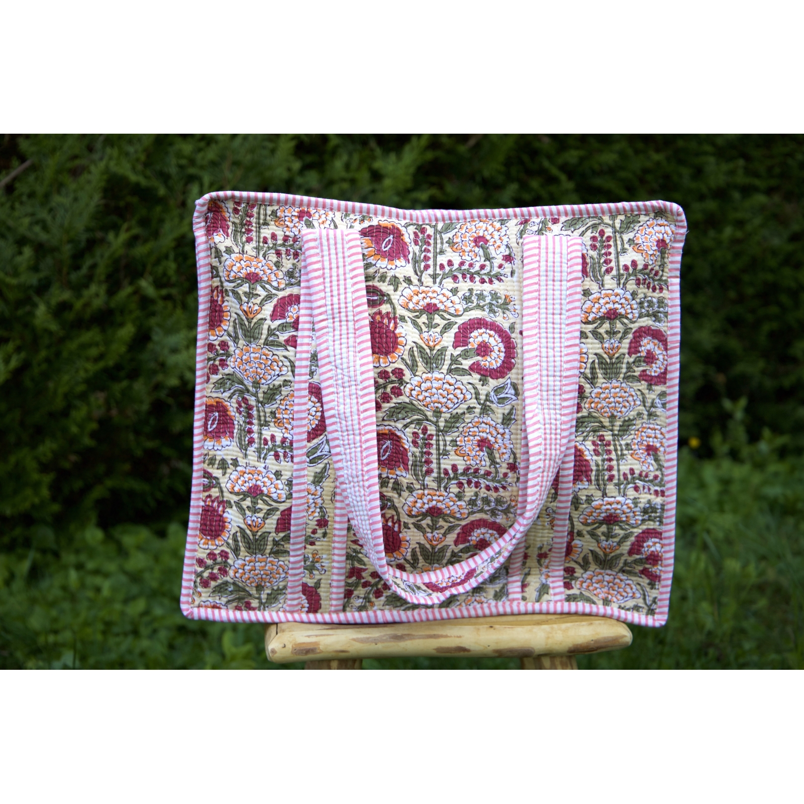 Sac cabas beige en coton à fleurs avec fermeture éclair