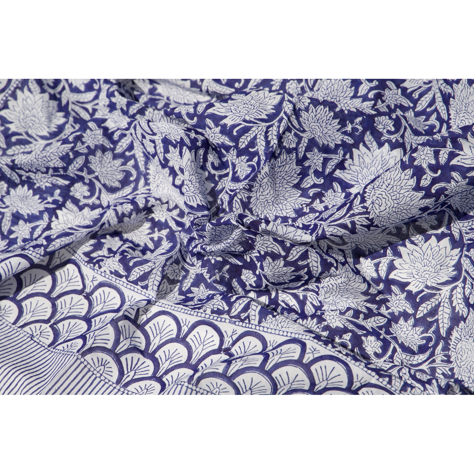 Grand foulard carré en coton bleu