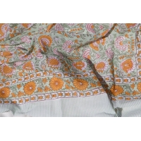 Grand foulard carré en coton orangé